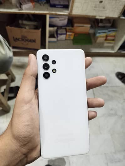 Samsung A32.  Condition 10/9 ha . Box Saath ha . koi masla nhi