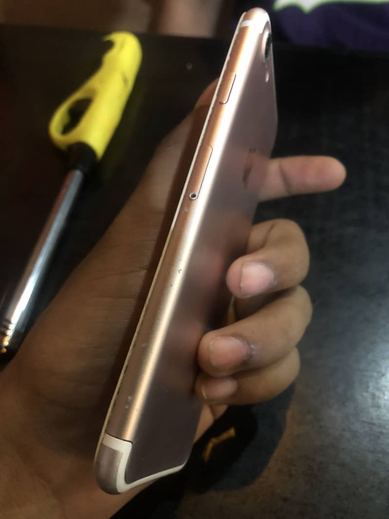 iPhone 7 3