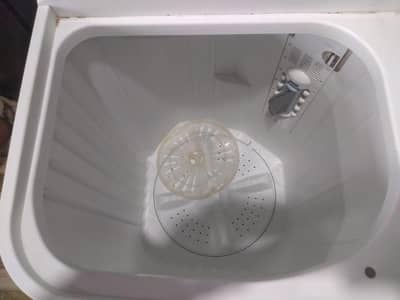 Haier washing machine semiautomatic capacity 10 kg very good condition