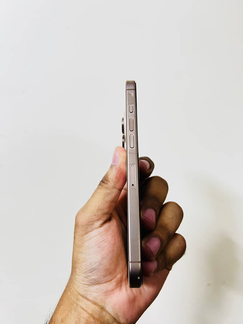 iPhone 16 Pro Maxx 5