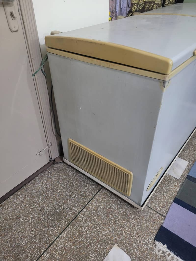 Waves two doors freezer 4