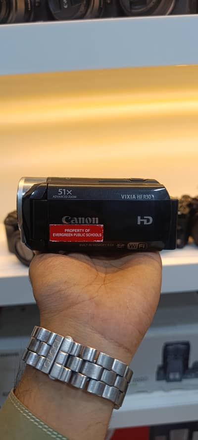 Canon VIXIA HF R30 Video Camera