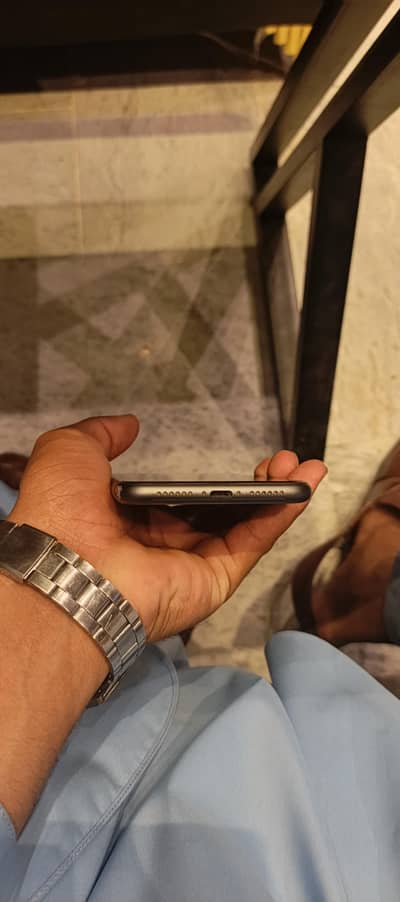 iphone 11 j. V hai