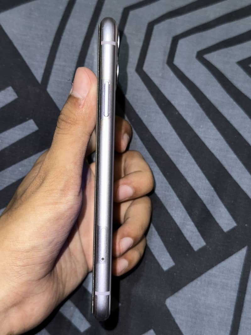 iPhone 11 3