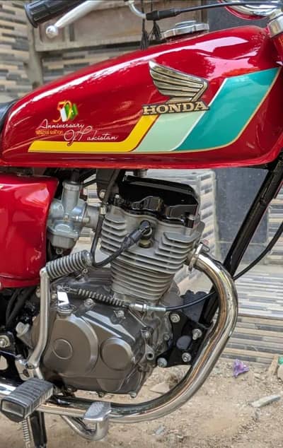 Honda 125 CG 1997 model Karachi number 03, 27 81 31 071