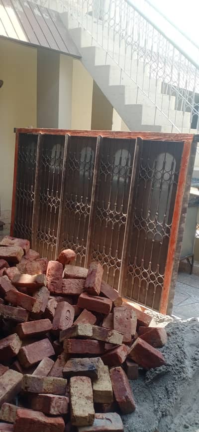 Diyar ki lakri ki window