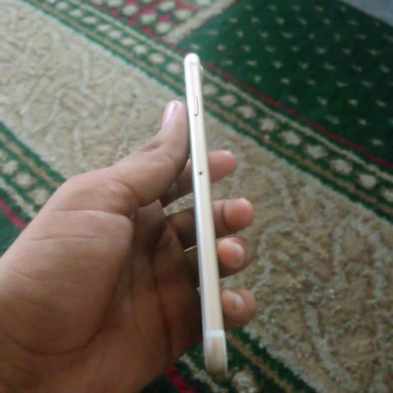 Apple iPhone 7 3