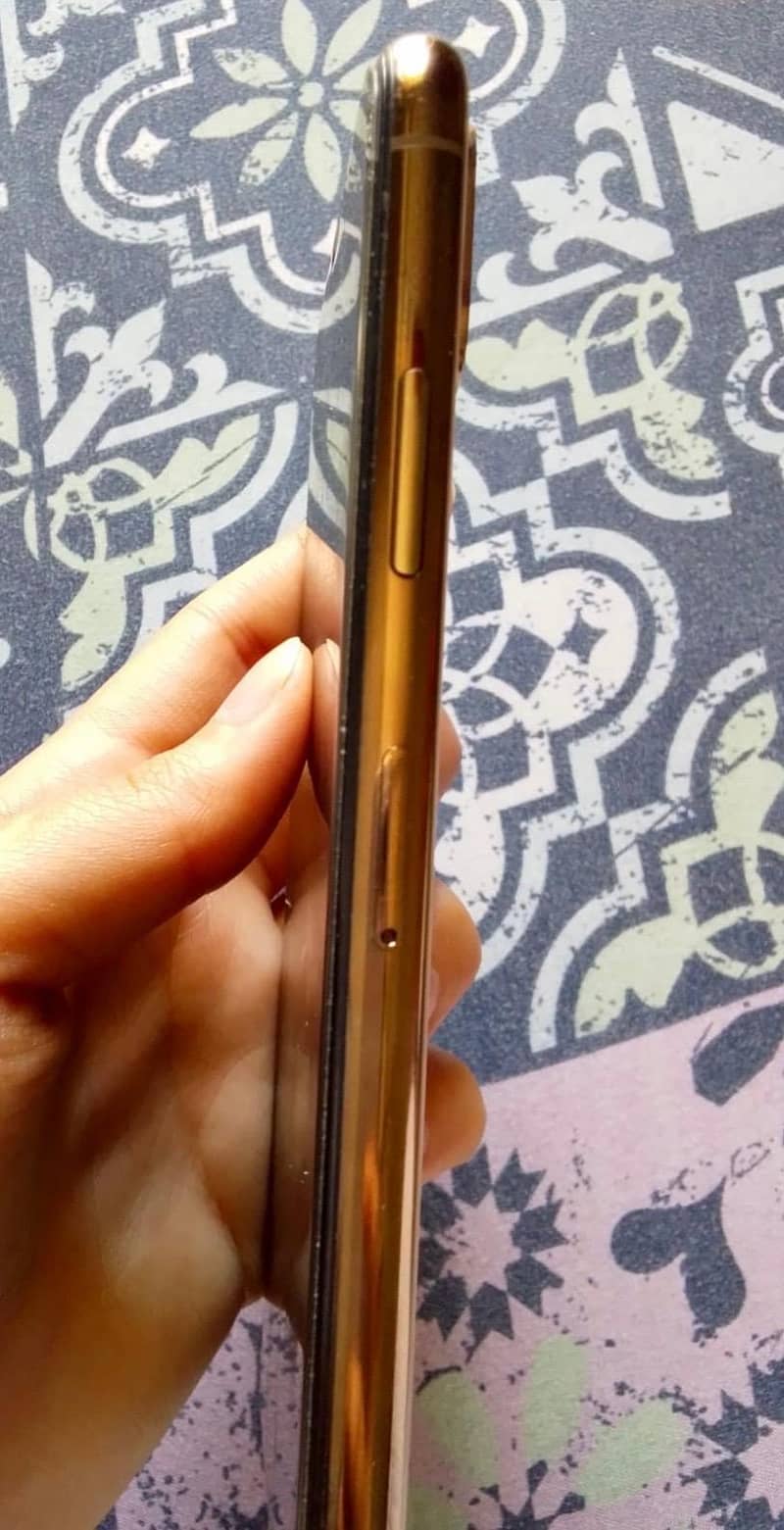 iphone xs 3