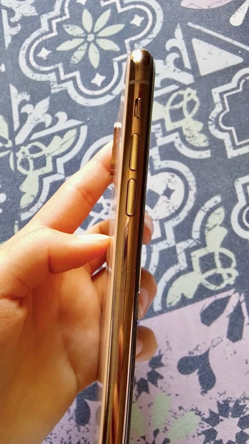 iphone xs 4
