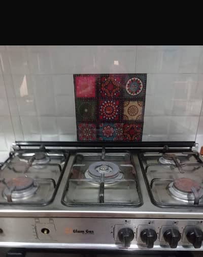 Glam gas cooking range in good condition like new