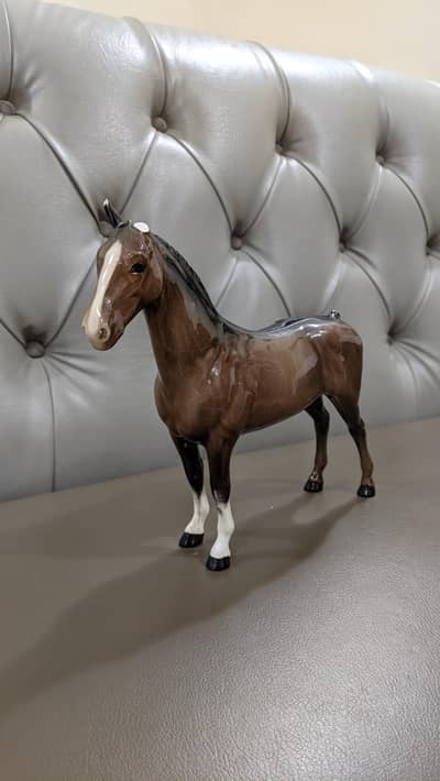 horse statue minor damage