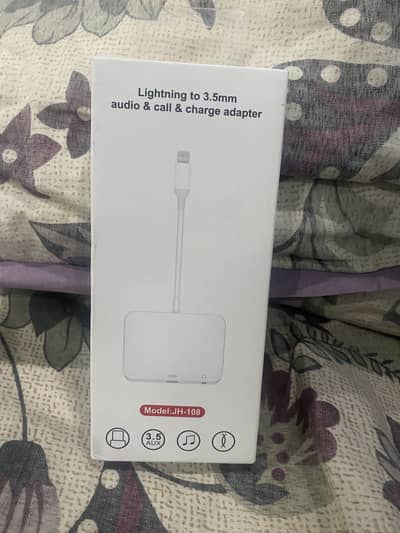 iPhone splitter lighting to 3.5mm