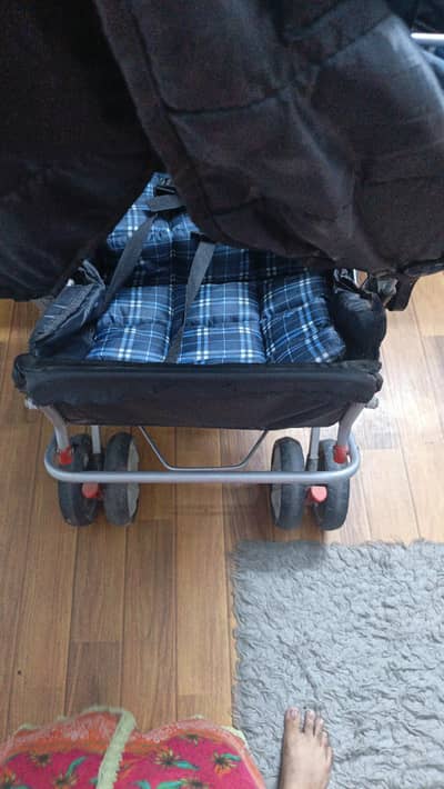 8 Wheel stroller/ pram sell