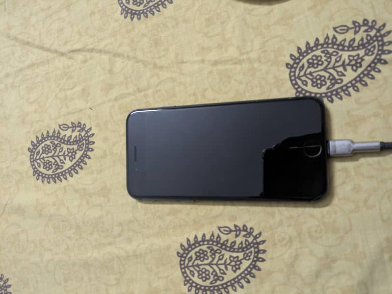 Apple iPhone 8 1
