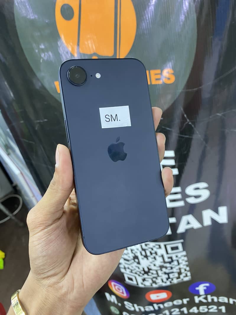 Apple iPhone 16e 2