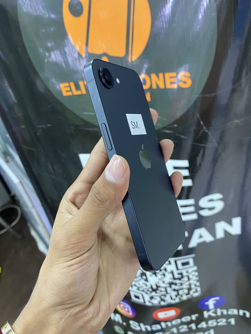 Apple iPhone 16e 3
