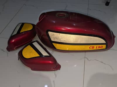 HONDA CB 180 TANKY TAPY 10%9 CONDITION