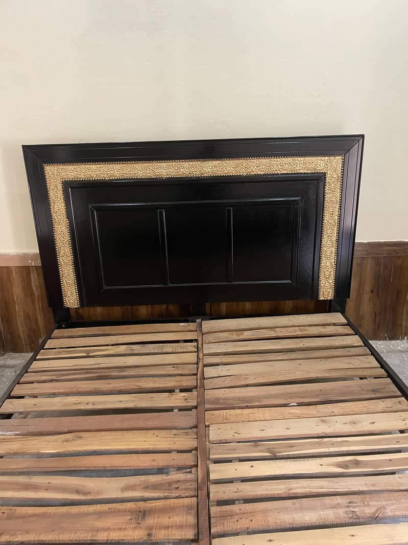 one double bed 2 side table 1