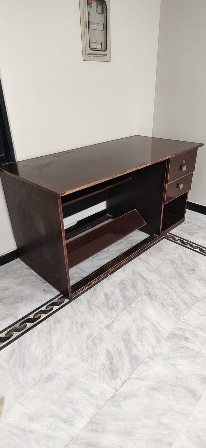 Office/computer table 1