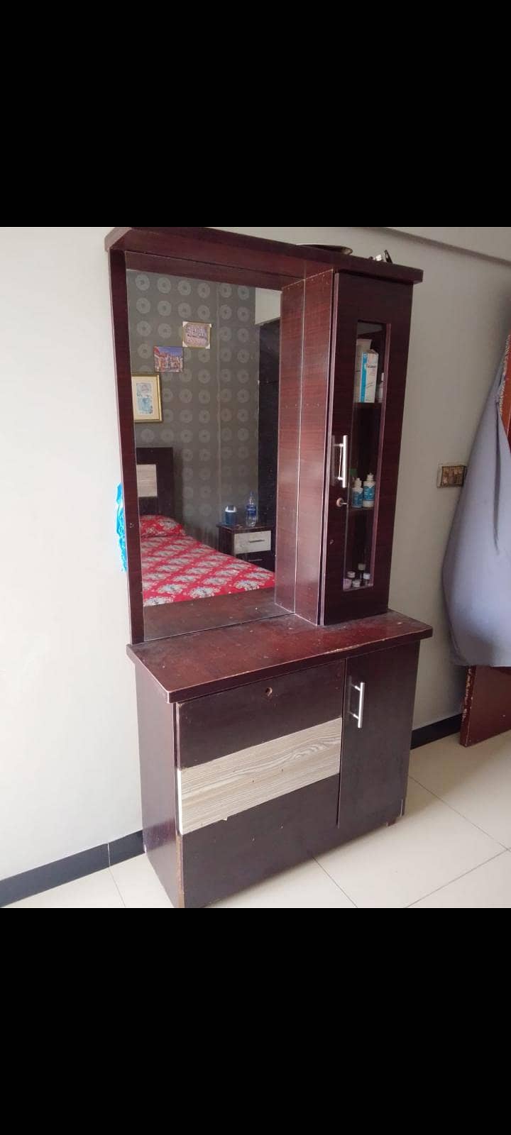 king bed with dressing 1