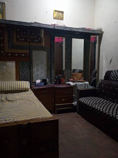 Bed and dressing table for sale 30k only