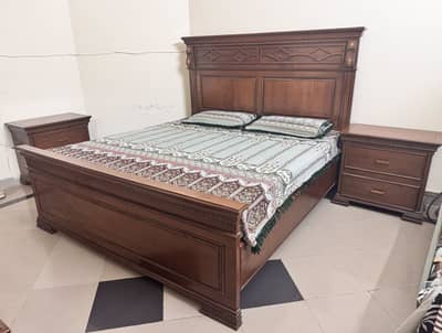 Queen Size Bed Set - 4 Piece - Modern Design - Like New