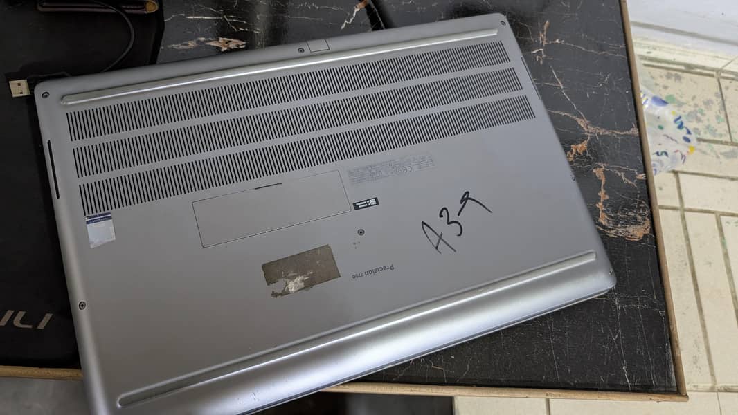 Dell Precision 7750 4