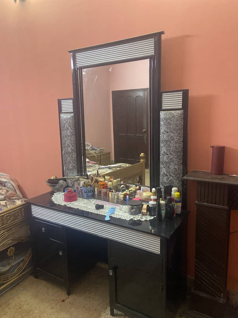 Vanity table , dressing table 0