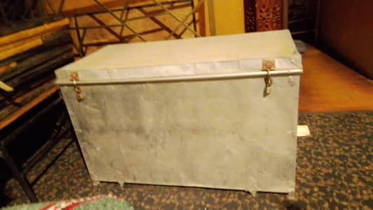 iron trunk / peti