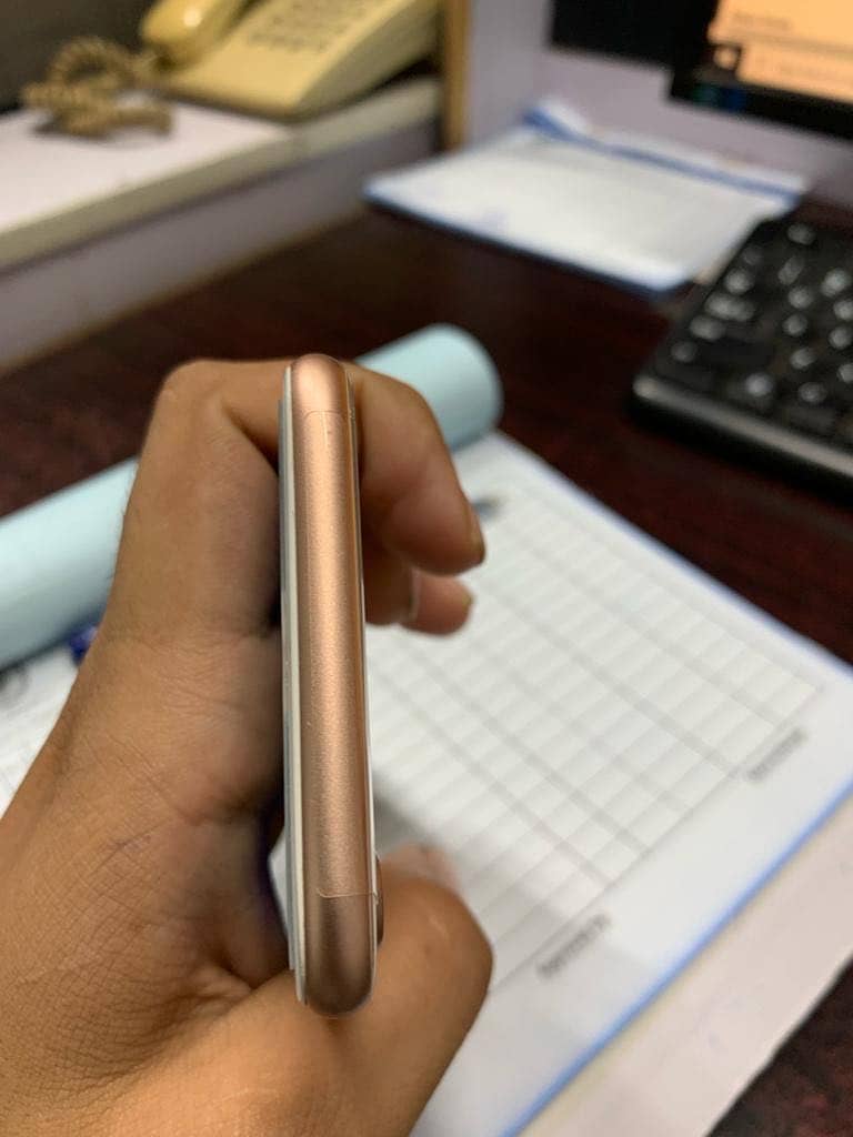iPhone 8 4