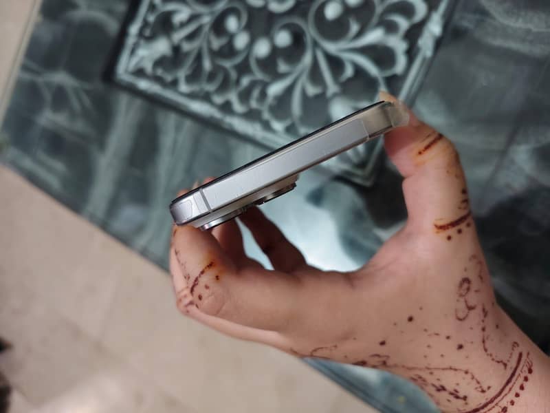 Iphone 16 Pro max 4