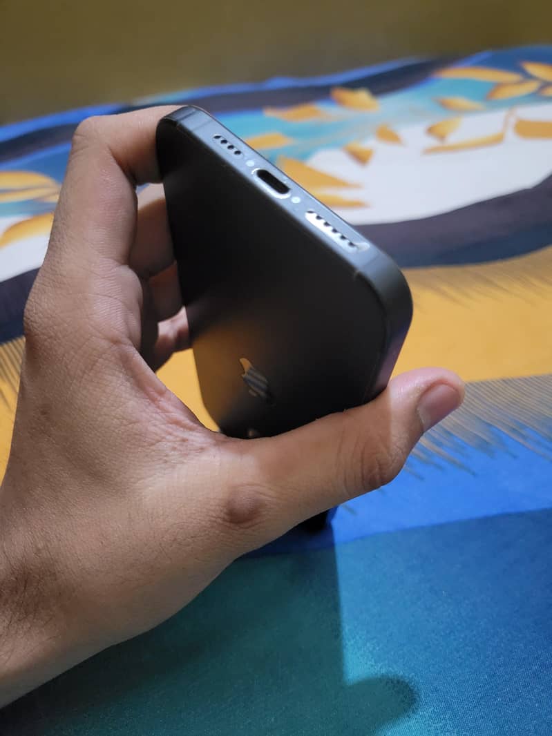 iphone 15 pro max 4
