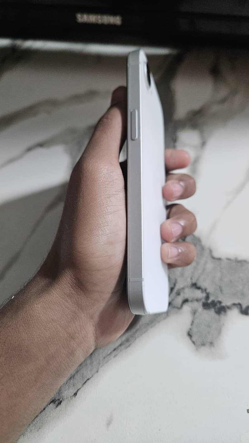 Iphone 16e 3