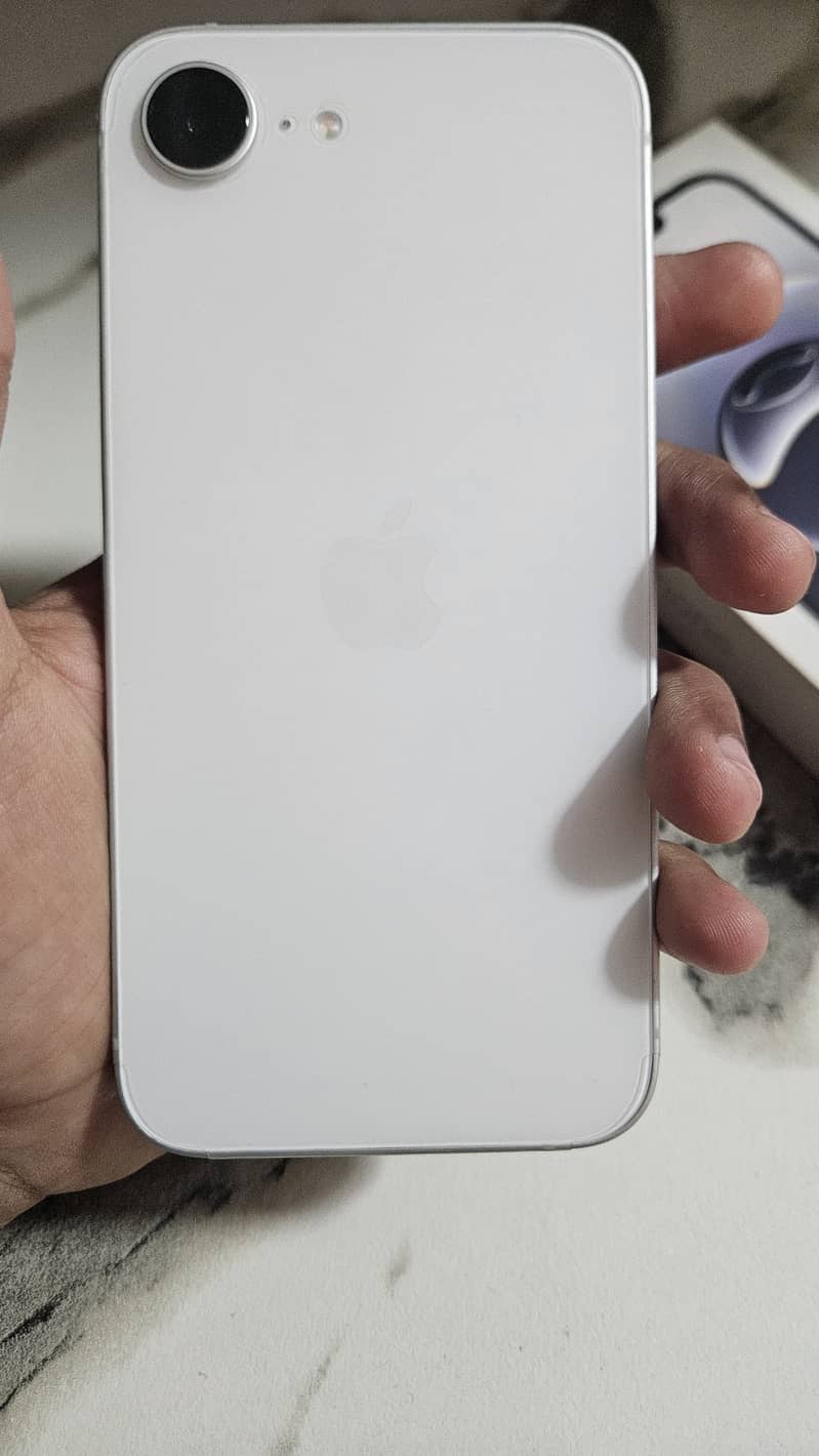Iphone 16e 4