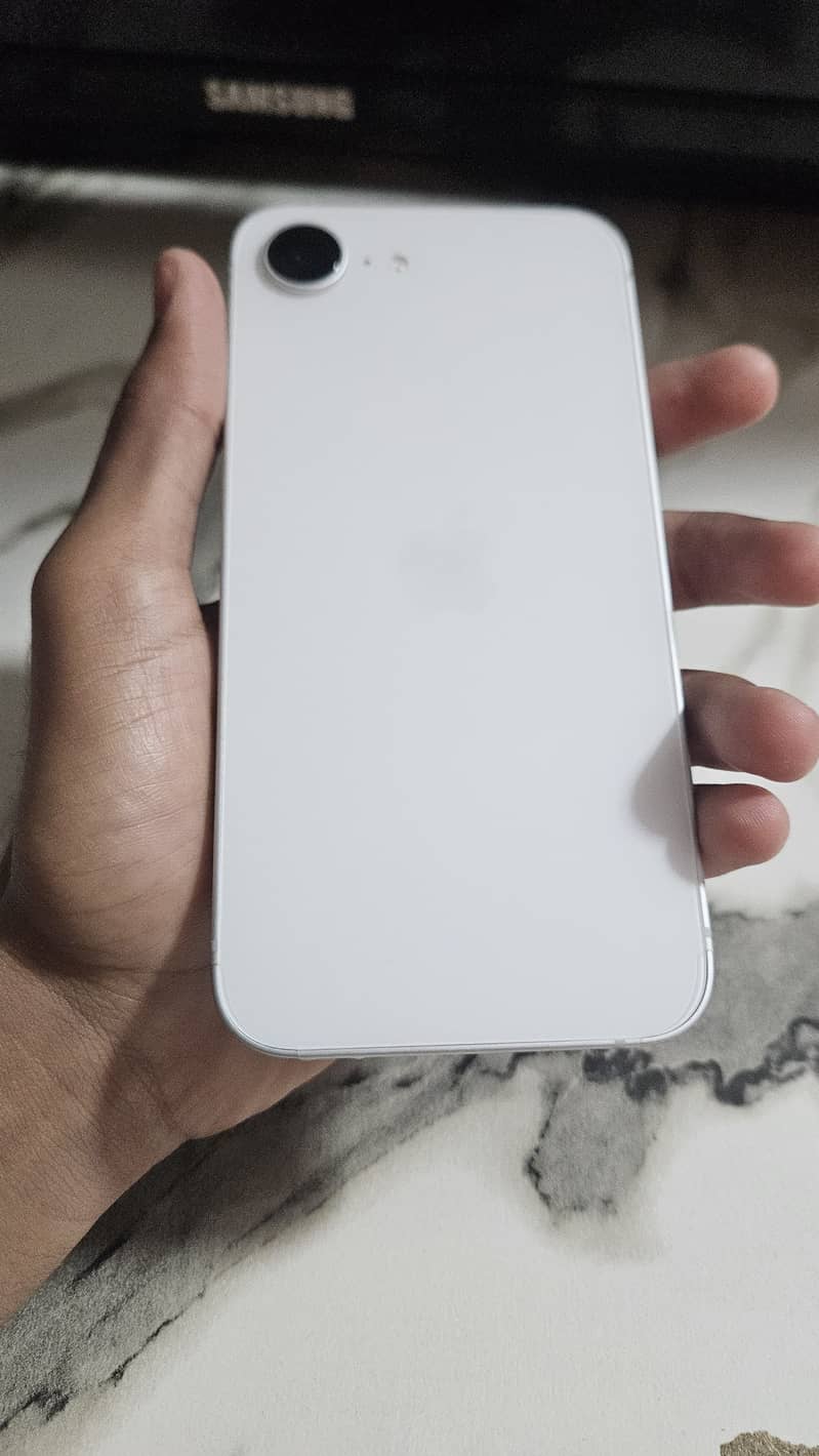 Iphone 16e 6