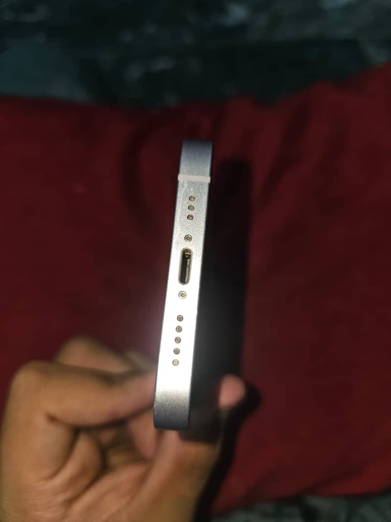 iPhone 14 4