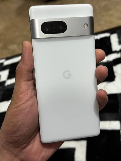google pixel 7 128 gb 10/10. phone ha water pack ha