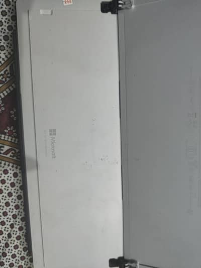 microsoft ellite book 10/10 condition jis bhai ko chaye jo rabta kare
