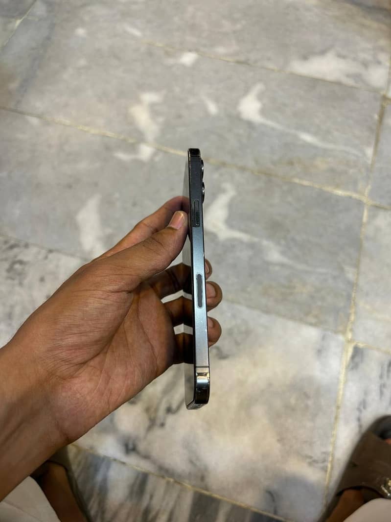 Iphone 12pro max 1