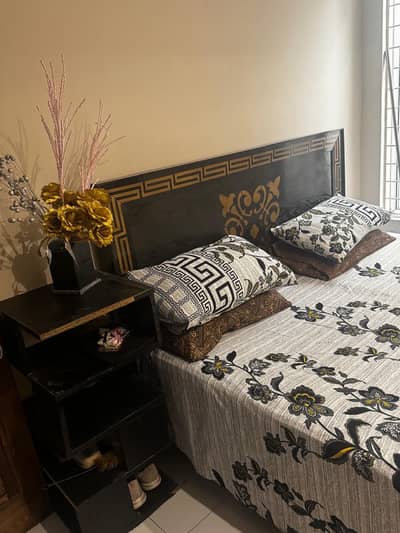Used Wooden bed set in cheap price