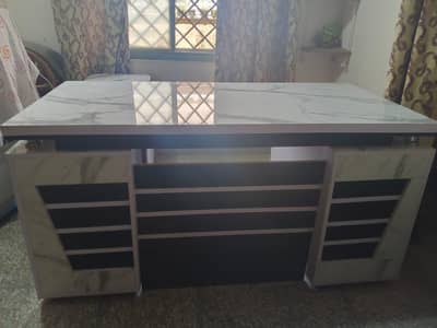 almost new office executive table