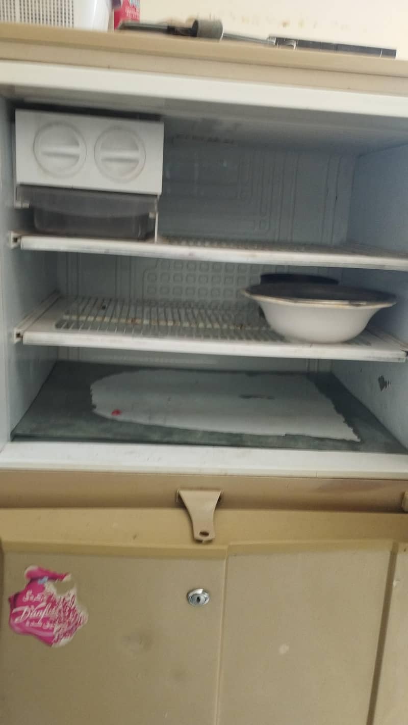 pell fridge 3