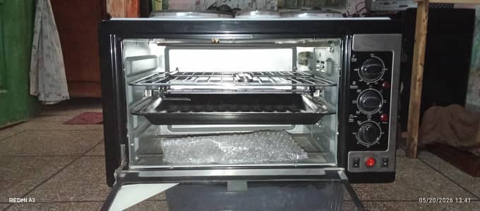 Electric oven with 3 Hot plates