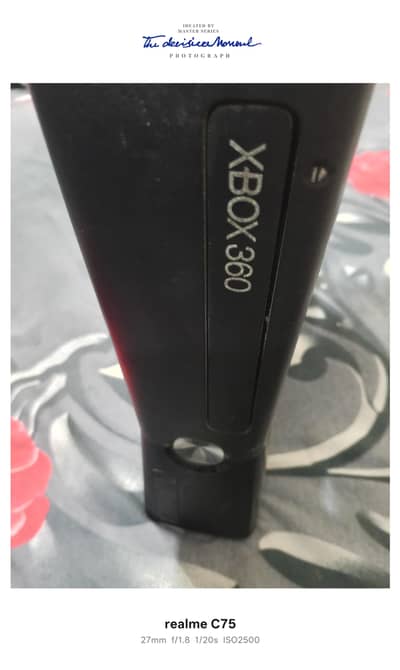 XBOX 360 FOR SALE WITH CONTROLLER AND WIRES