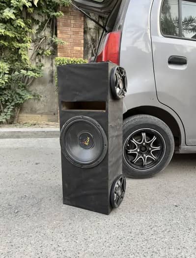 Bass tube sub woofer 12” with 2 x 6x9 speakers