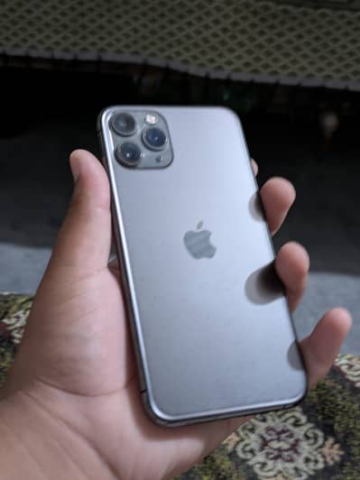 Iphone 11 pro factory unlock phone ki condition 10 by 8 hai