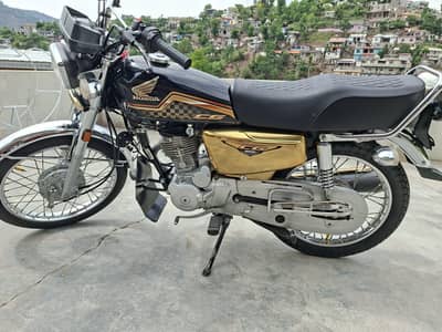 Honda 125 special edition gold