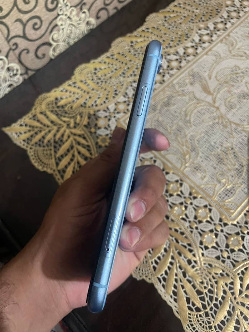 IPHONE XR 4