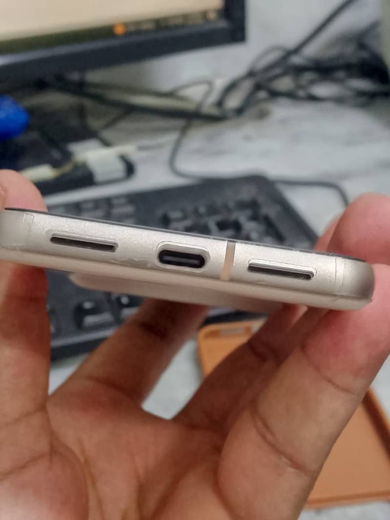 Google pixel 8 5