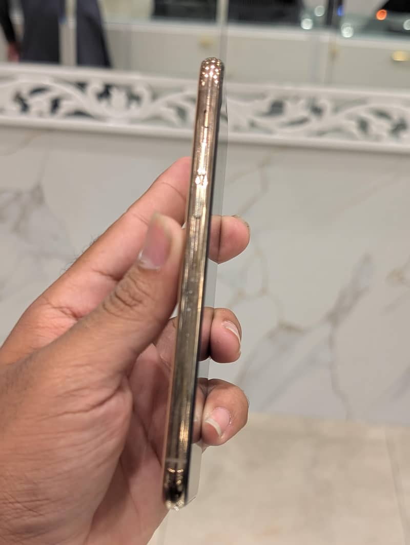 iphone 11 pro 4